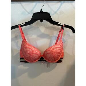 Victoria’s Secret Bra New with Tags size 32D Very Sexy Plunge